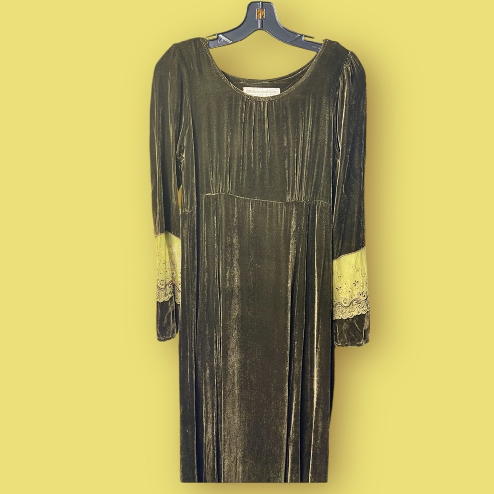 Velour Green Dress with Embroidery – for Medieval Cosplay or Fairy Queen Costume